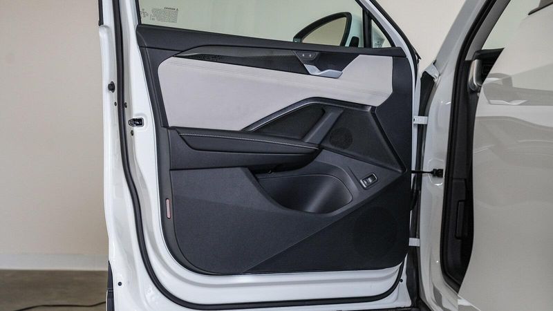 New 2025 Volkswagen Tiguan 2.0T SEImage 21
