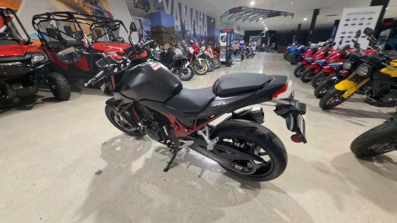 New 2026 Honda CB750 HORNET E-CLUTCH Image 8