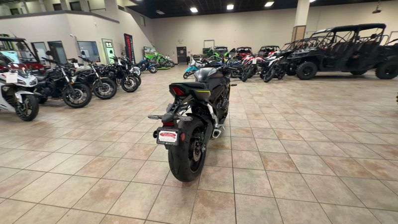 New 2026 Honda CBR650R E-CLUTCH Image 8