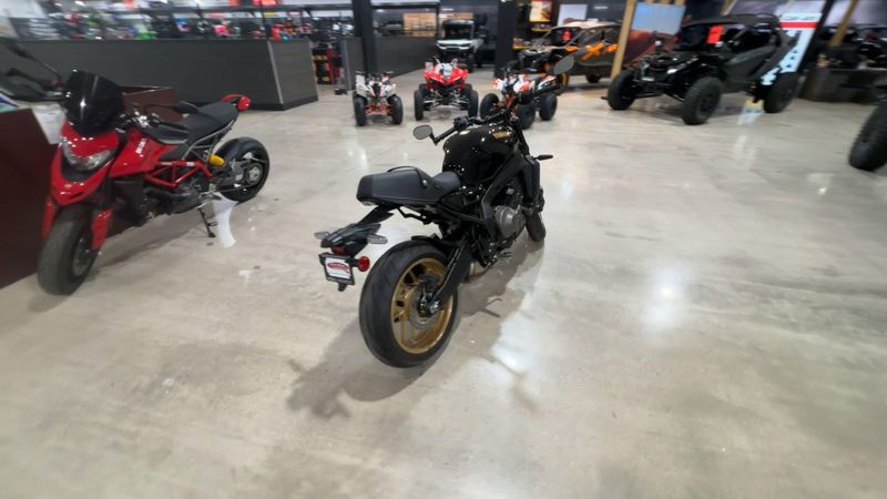 New 2026 Yamaha XSR900 Image 3