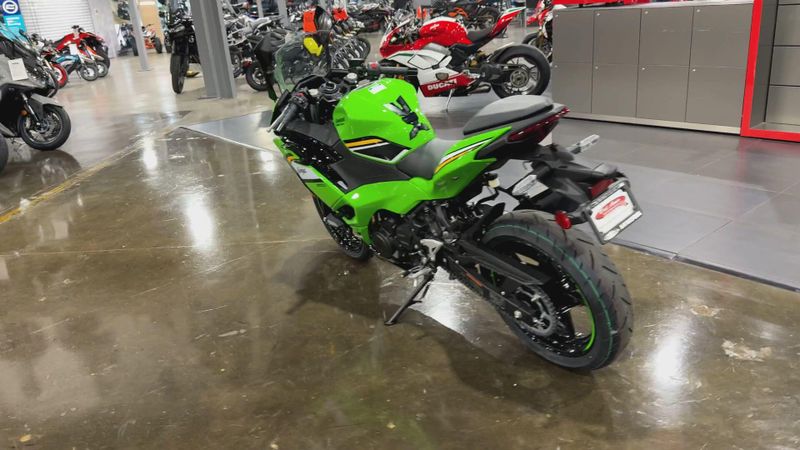2025 Kawasaki NINJA 500 KRT EDITION SE ABS  in a LIME GREEN/EBONY/PEARL BLIZZARD WHITE exterior color. Del Amo Motorsports of Redondo Beach (424) 390-7811 delamomotorsports.com 