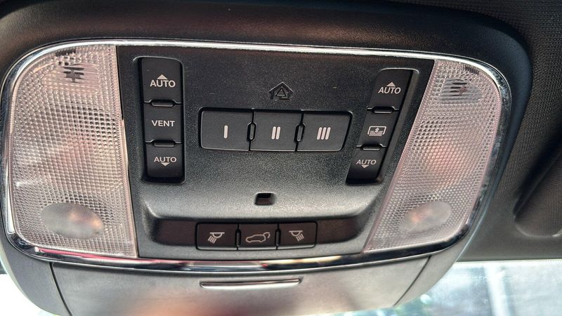 2017 Jeep Grand Cherokee LimitedImage 16
