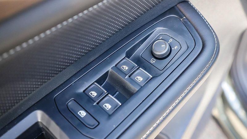2025 Volkswagen Atlas 2.0T SEL Premium R-LineImage 23