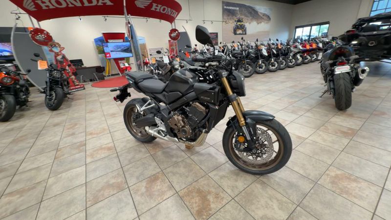 New 2026 Honda CB650R E-CLUTCH Image 3