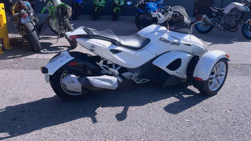 Used 2014 Can-Am RD SPYDER RS 991 SE5 WP 14 CALI Image 4