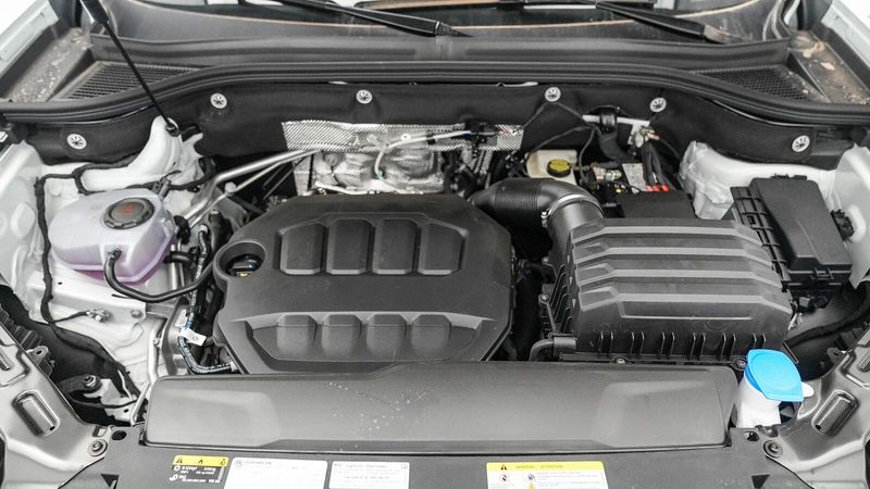 2025 Volkswagen Atlas Cross Sport 2.0T SEImage 12
