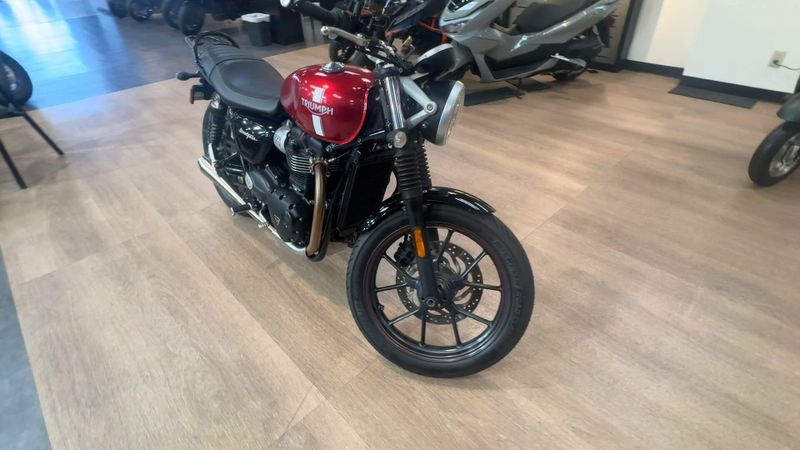 Used 2018 Triumph STREET TWIN Image 2