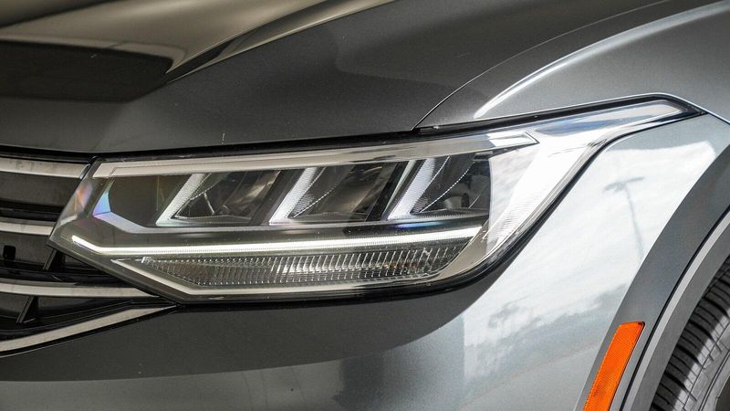 2022 Volkswagen Tiguan 2.0T SEImage 8