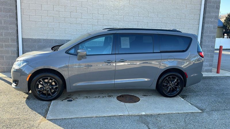 2020 Chrysler Pacifica Launch EditionImage 2