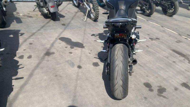 Used 2022 Yamaha MT-09 Image 8