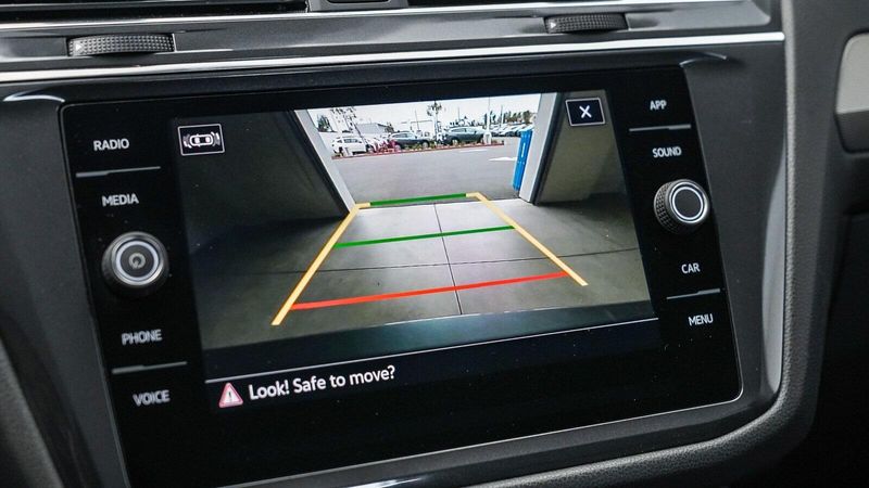 2022 Volkswagen Tiguan 2.0T SEImage 22