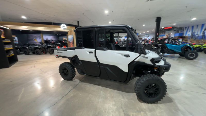 New 2027 Can-Am DEFENDER MAX LIMITED CAB HD11 Image 7