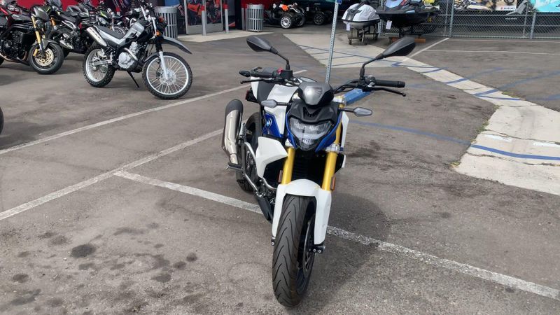 2021 BMW G 310 R Image 2