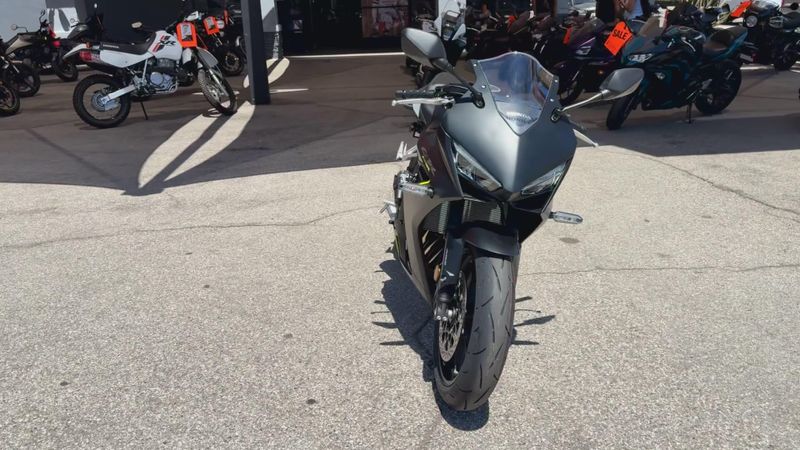New 2026 Honda CBR650R E-CLUTCH Image 3