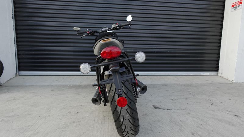 New 2025 Triumph Bonneville Bobber Euro 5a Base 