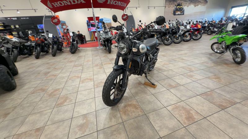 Used 2022 Ducati SCRAMBLER ICON DARK Image 5