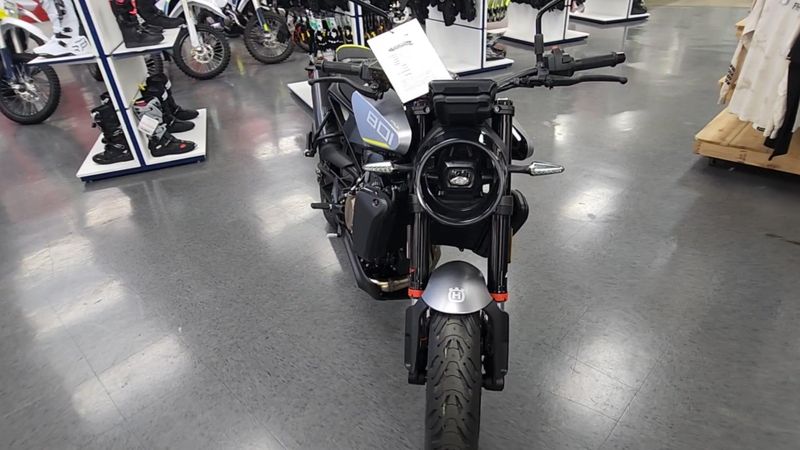 New 2025 Husqvarna VITPILEN 801 Image 7