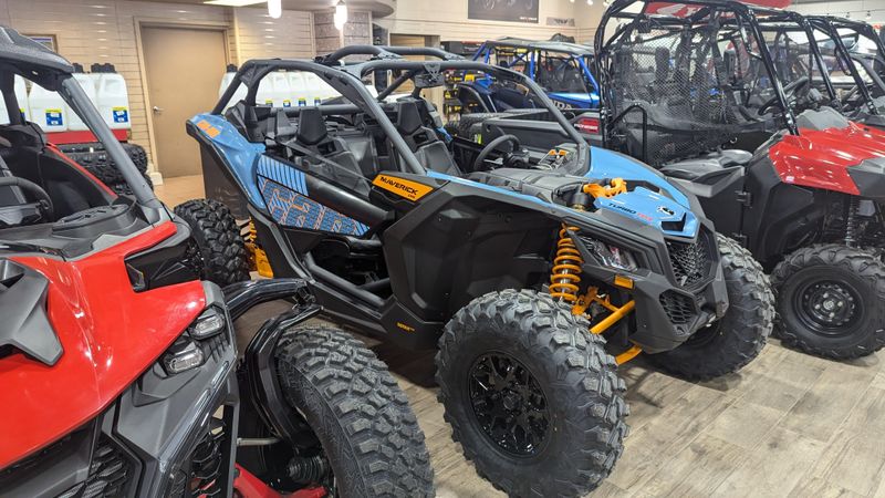 2025 Can-Am MAVERICK X3 DS TURBO RR SCANDI BLUE AND ORANGE CRUSHImage 1