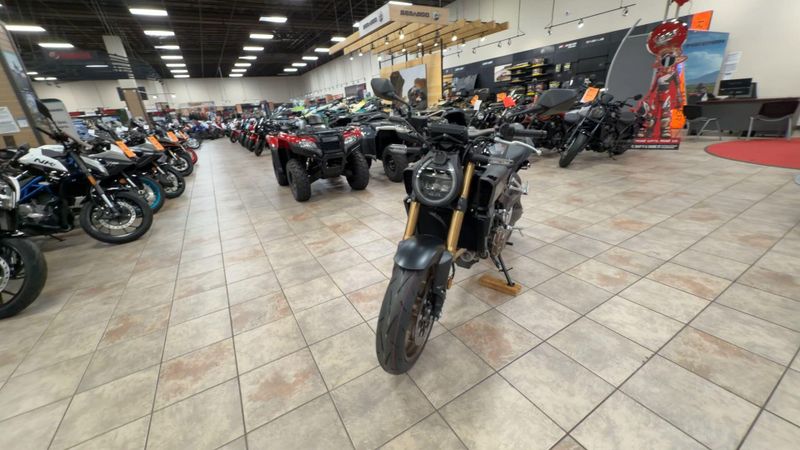 New 2026 Honda CB650R E-CLUTCH Image 5