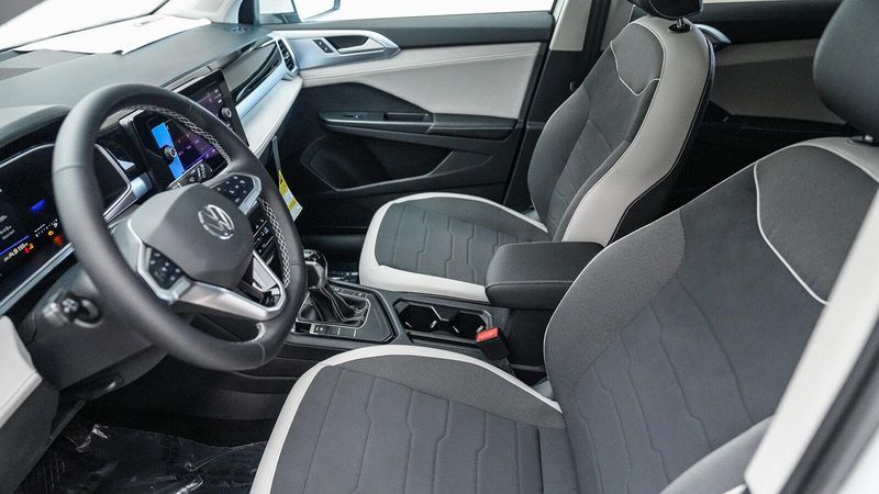 New 2025 Volkswagen Taos 1.5T SEImage 19