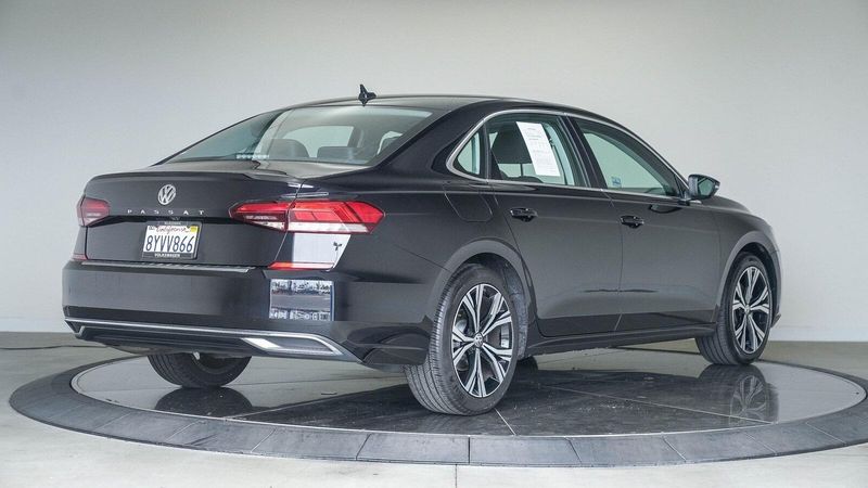 2022 Volkswagen Passat 2.0T SEImage 5