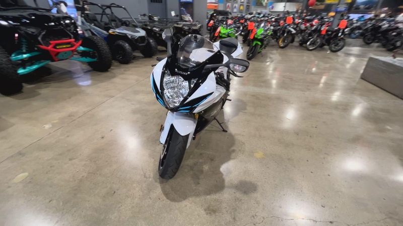 2020 Suzuki GSX-R750 Image 3