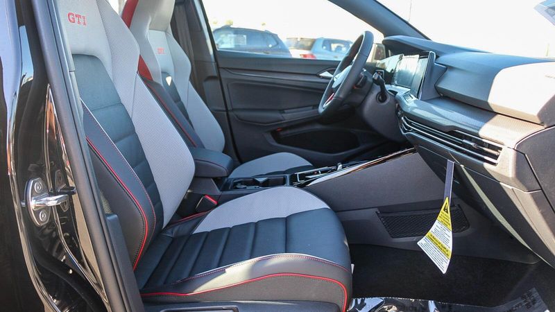 2024 Volkswagen Golf GTI AutobahnImage 18