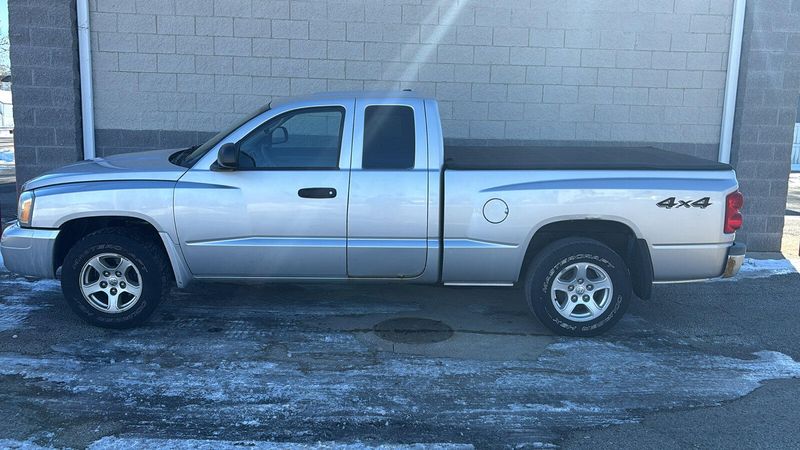 2007 Dodge Dakota SLTImage 2