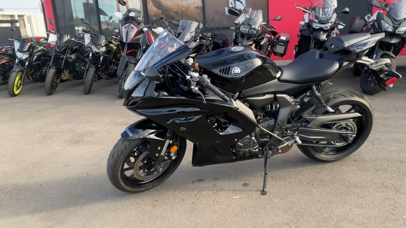 Used 2022 Yamaha YZF-R7 CA Image 5
