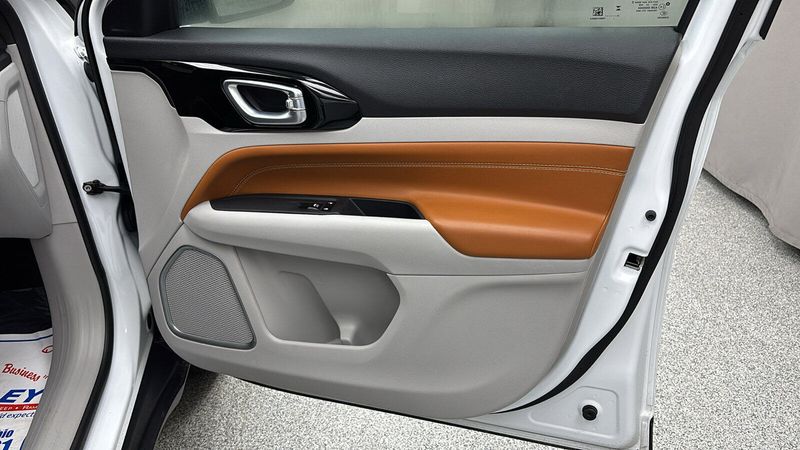2023 Jeep Compass LimitedImage 24