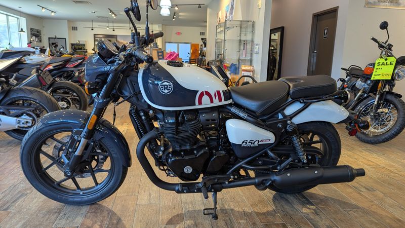 New 2024 Royal Enfield Shotgun 650 Stencil White Image 4