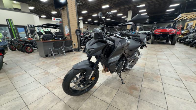 New 2025 Honda CB750 HORNET Image 5