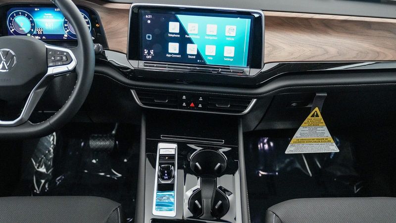 2025 Volkswagen Atlas 2.0T SE w/TechnologyImage 14