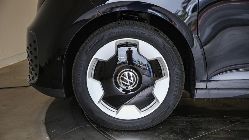 2025 Volkswagen ID. Buzz Image 9