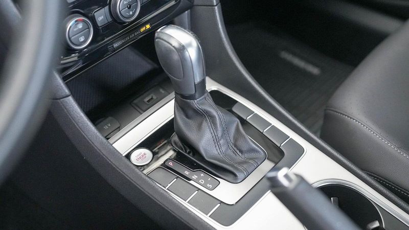 2022 Volkswagen Passat 2.0T SEImage 19