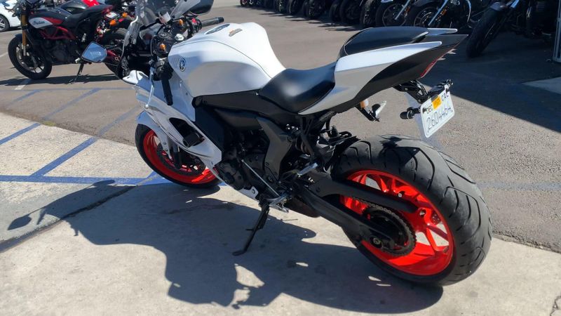 Used 2023 Yamaha YZF-R7 CA Image 2