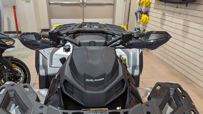 2024 CAN-AM OUTLANDER XTP 1000R HYPER SILVER AND NEO YELLOWImage 15
