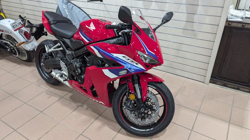 2024 Honda CBR650R Image 2