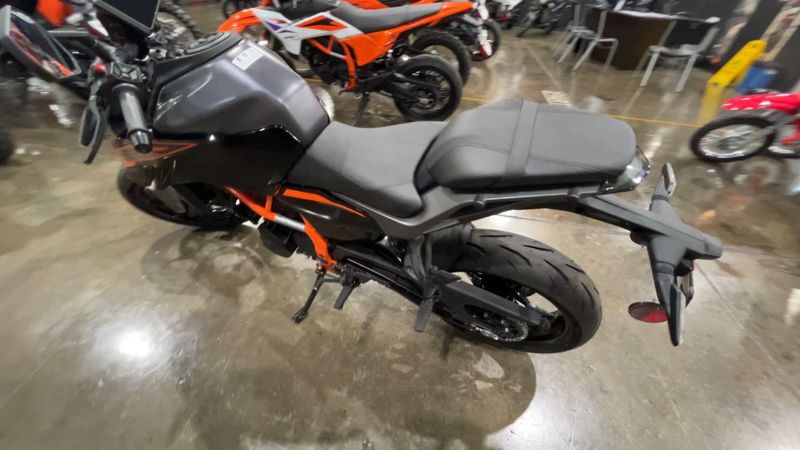 New 2026 KTM 390 DUKE Image 5