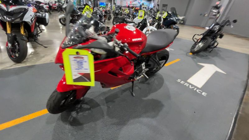 Used 2024 Ducati SUPERSPORT 950 Image 4