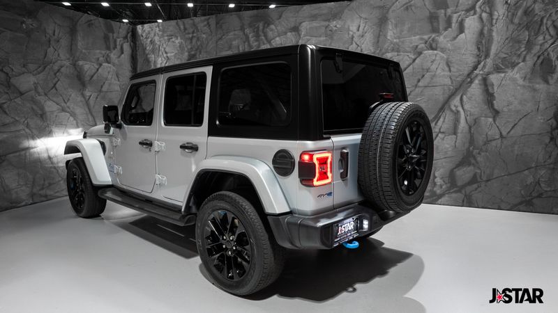 2023 Jeep Wrangler Sahara 4xe photo 20