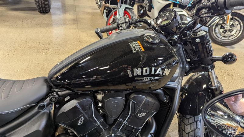 2025 INDIAN MOTORCYCLE INDIAN SCOUT BOBBER BLACK METALLIC in a BLACK METALLIC exterior color. Family PowerSports (877) 886-1997 familypowersports.com 