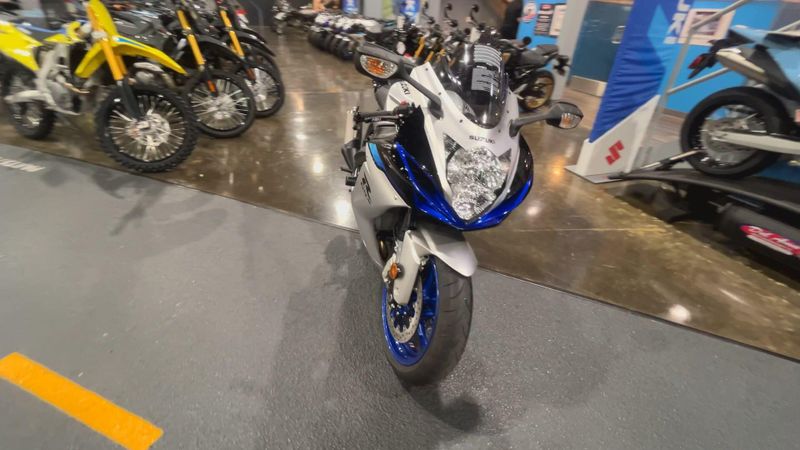 New 2026 Suzuki GSX-R600 Image 3
