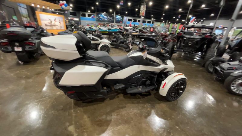 New 2026 Can-Am SPYDER RT SEA-TO-SKY (SE6) Image 4
