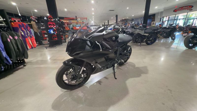 Used 2025 Yamaha YZF-R7 CA Image 7