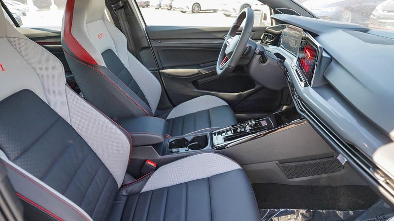 2024 Volkswagen Golf GTI 2.0T SEImage 19