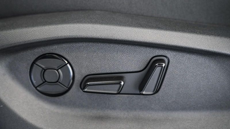 New 2025 Volkswagen Tiguan 2.0T SEImage 22