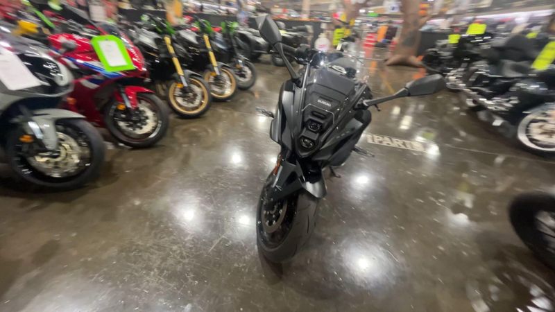Used 2025 Suzuki GSX-8R Image 3