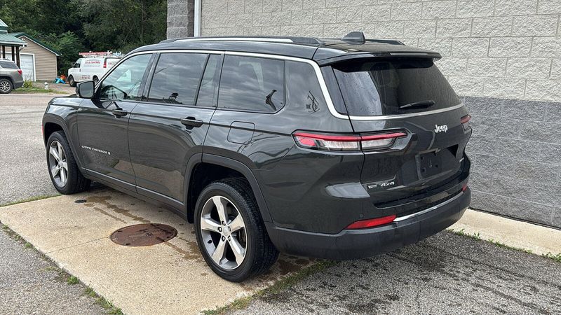 2022 Jeep Grand Cherokee Limited photo 3