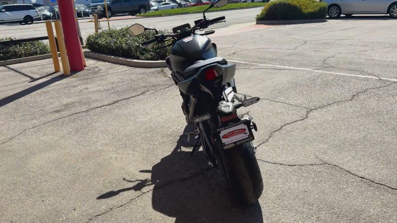 New 2026 Honda CB650R E-CLUTCH Image 3